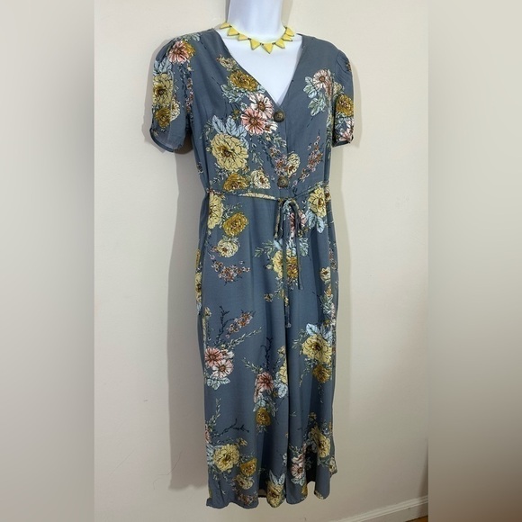 Band of Gypsies sz X sm jumpsuit mid calf gray with a floral print Button front - Picture 8 of 11